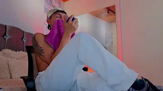 oliver mr  online show from April 2026 08:32:02 PM