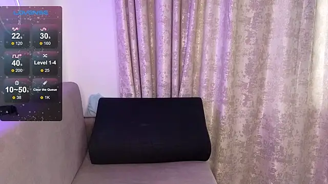 Snapshot of _Linett_ chatting on June 2026 01:53:02 PM Linett online show from June 2026 01:53:02 PM