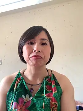 Snapshot of Hello_Linchii chatting on October 2025 02:13:01 AM Hello Linchii online show from October 2025 02:13:01 AM