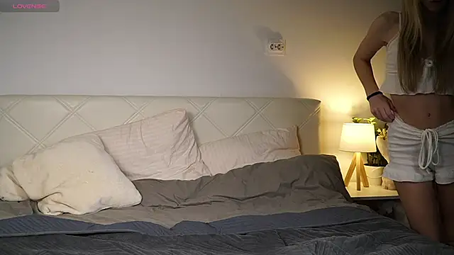 KaeliaScorch online show from February 2026 12:15:01 PM