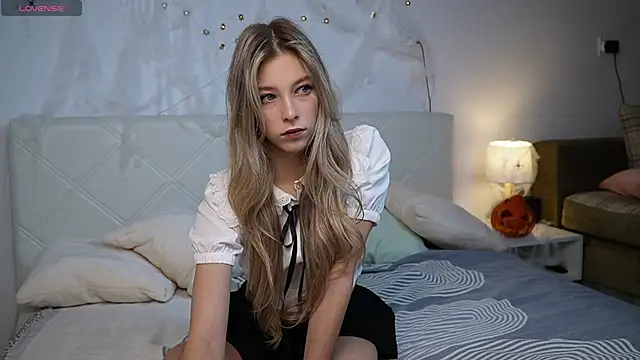 KaeliaScorch online show from October 2025 12:03:01 PM