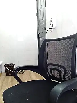 Viviann08 online show from April 2026 04:13:01 PM