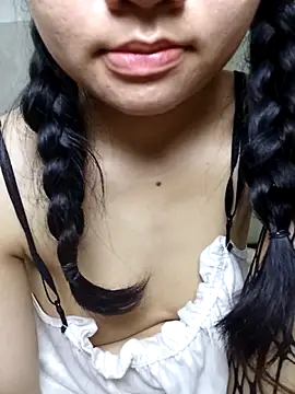 Viviann08 online show from April 2026 04:41:01 PM