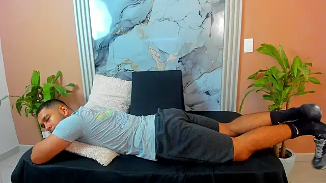 Snapshot of chatting on November 2025 11:14:01 AM online show from November 2025 11:14:01 AM