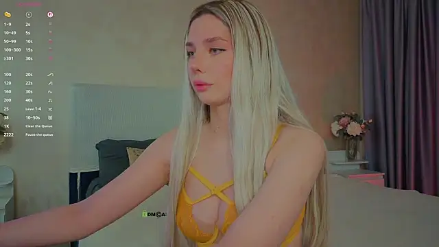 Snapshot of _sophielov chatting on June 2026 08:47:01 PM sophielov online show from June 2026 08:47:01 PM