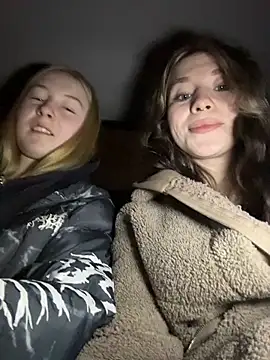 Mimiumuy online show from December 2025 04:00:01 PM