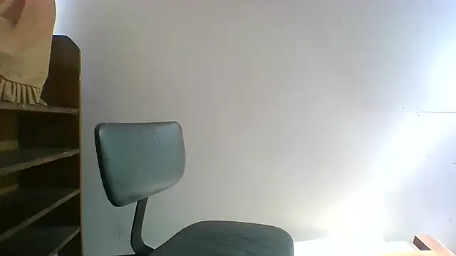 Isisflame online show from November 2025 02:22:02 PM