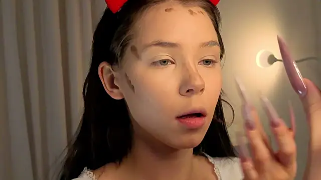 Snapshot of slyshypie chatting on November 2025 01:33:02 PM slyshypie online show from November 2025 01:33:02 PM