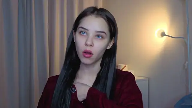 Snapshot of slyshypie chatting on December 2025 01:32:02 PM slyshypie online show from December 2025 01:32:02 PM