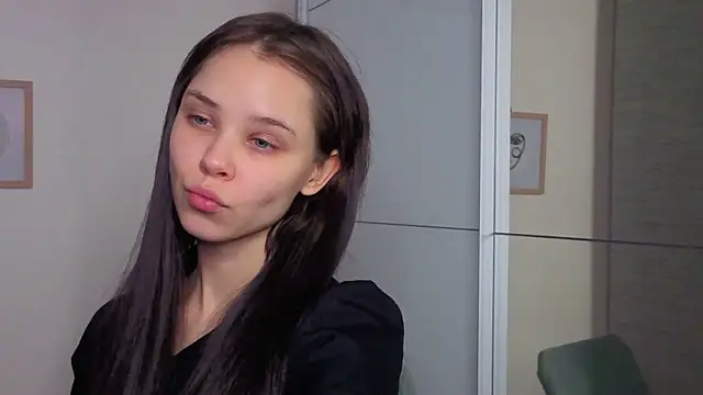 Snapshot of slyshypie chatting on December 2025 01:12:02 PM slyshypie online show from December 2025 01:12:02 PM