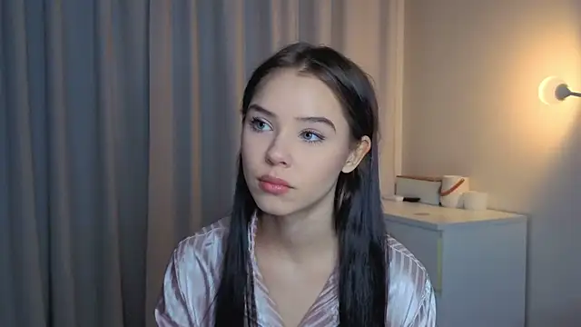 Snapshot of slyshypie chatting on December 2025 01:27:01 PM slyshypie online show from December 2025 01:27:01 PM