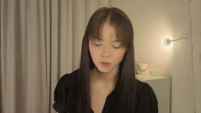 Snapshot of slyshypie chatting on November 2025 02:43:02 PM slyshypie online show from November 2025 02:43:02 PM