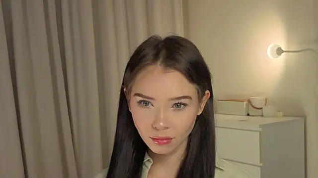 Snapshot of slyshypie chatting on November 2025 01:26:02 PM slyshypie online show from November 2025 01:26:02 PM