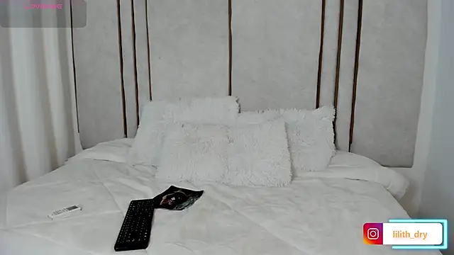Lilith dry online show from September 2025 12:55:01 PM