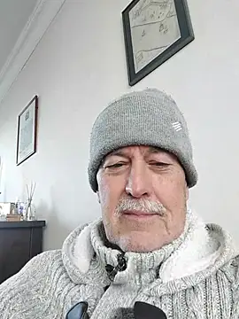 Snapshot of slaveman4you chatting on November 2025 11:35:02 AM slaveman4you online show from November 2025 11:35:02 AM