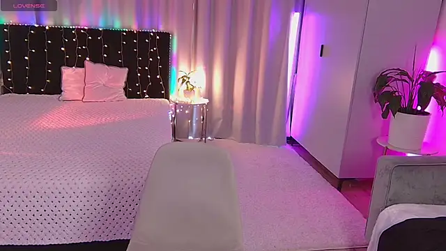 Lola Sparks online show from September 2025 06:09:01 AM