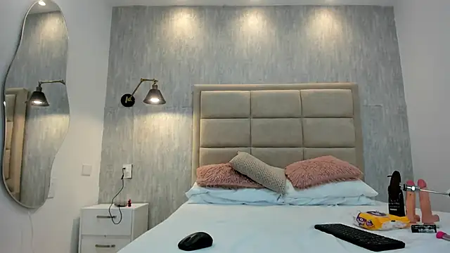 MiaaCollinss  online show from September 2025 01:45:01 AM