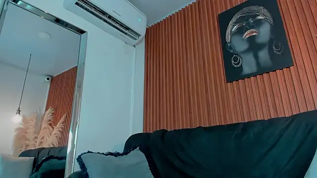 Snapshot of EvamilfXXX chatting on November 2025 02:55:02 AM EvamilfXXX online show from November 2025 02:55:02 AM