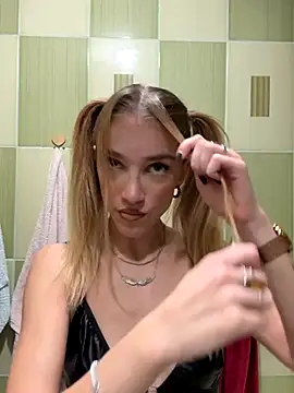 Snapshot of TeaseRosie chatting on October 2025 08:38:02 AM TeaseRosie online show from October 2025 08:38:02 AM