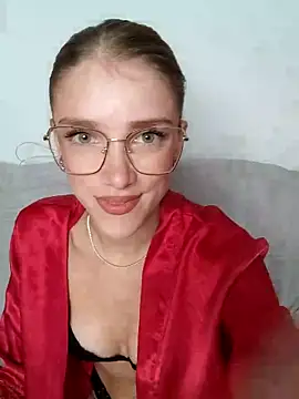 Snapshot of TeaseRosie chatting on September 2025 12:44:01 PM TeaseRosie online show from September 2025 12:44:01 PM