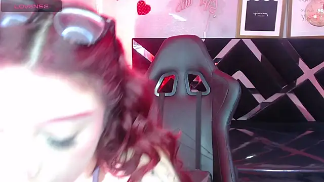 Red Bunny v online show from May 2026 12:20:01 PM