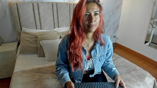 Larissa Miller online show from September 2025 12:22:02 PM