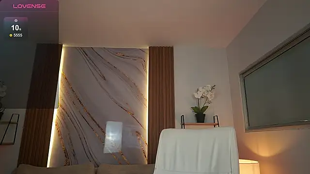 Snapshot of GiaNovak chatting on December 2025 07:06:01 PM GiaNovak online show from December 2025 07:06:01 PM