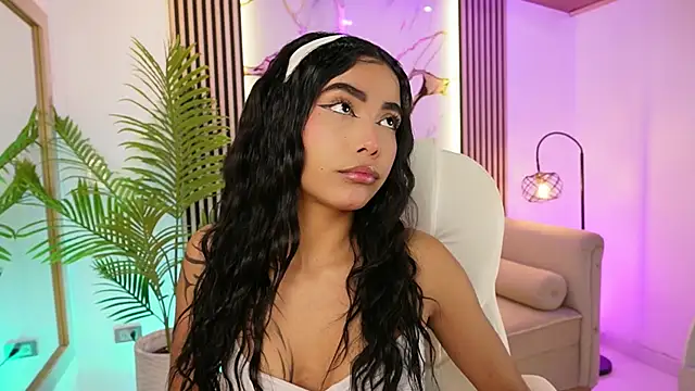 GiaNovak online show from November 2025 01:03:01 PM