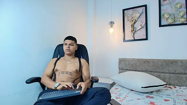 Snapshot of DannySamm chatting on October 2025 11:58:02 AM DannySamm online show from October 2025 11:58:02 AM