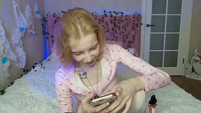 Snapshot of Pink_Lila18 chatting on February 2026 02:09:02 AM Pink Lila18 online show from February 2026 02:09:02 AM