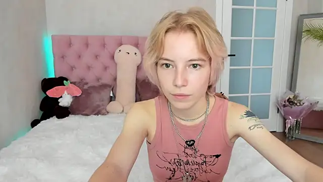 Pink Lila18 online show from September 2025 09:43:01 AM