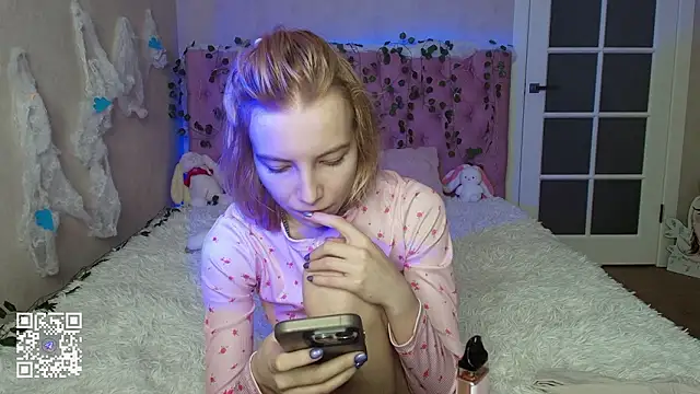 Snapshot of Pink_Lila18 chatting on February 2026 01:04:01 AM Pink Lila18 online show from February 2026 01:04:01 AM