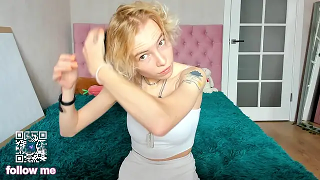 Pink Lila18 online show from October 2025 08:33:01 AM