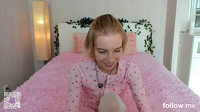 Pink Lila18 online show from October 2025 08:04:02 AM
