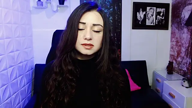 Eva Roussell online show from November 2025 02:32:01 PM