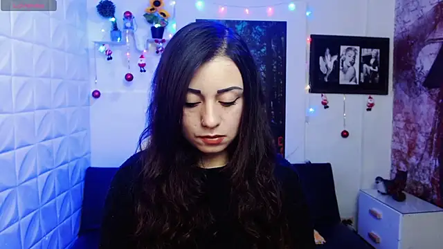 Snapshot of Eva_Roussell chatting on December 2025 02:50:01 PM Eva Roussell online show from December 2025 02:50:01 PM