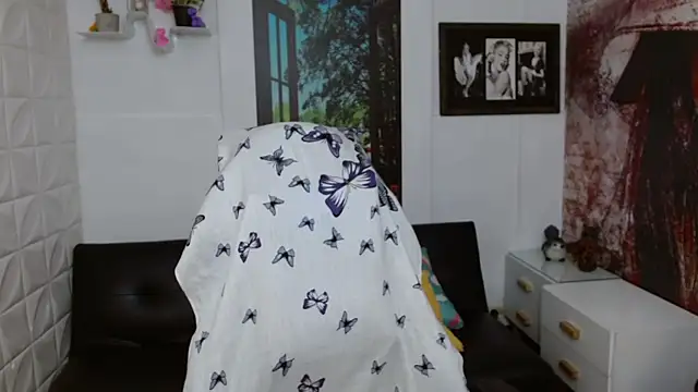 Snapshot of Eva_Roussell chatting on February 2026 02:28:01 PM Eva Roussell online show from February 2026 02:28:01 PM