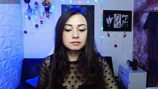 Snapshot of Eva_Roussell chatting on December 2025 02:41:01 PM Eva Roussell online show from December 2025 02:41:01 PM