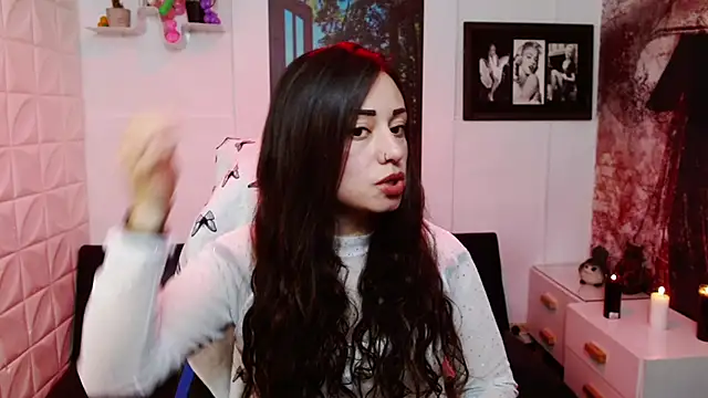 Snapshot of Eva_Roussell chatting on February 2026 02:28:01 PM Eva Roussell online show from February 2026 02:28:01 PM