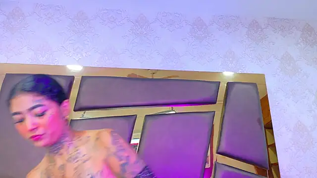 Snapshot of EmilieLake chatting on December 2025 08:52:01 PM EmilieLake online show from December 2025 08:52:01 PM