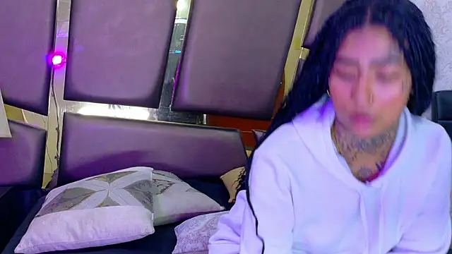 EmilieLake online show from March 2026 07:40:01 PM