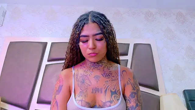 EmilieLake online show from May 2026 07:42:01 PM