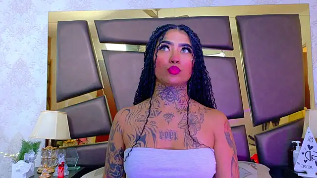 EmilieLake online show from April 2026 07:37:01 PM
