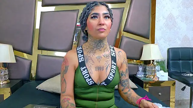 Snapshot of EmilieLake chatting on February 2026 08:42:01 PM EmilieLake online show from February 2026 08:42:01 PM