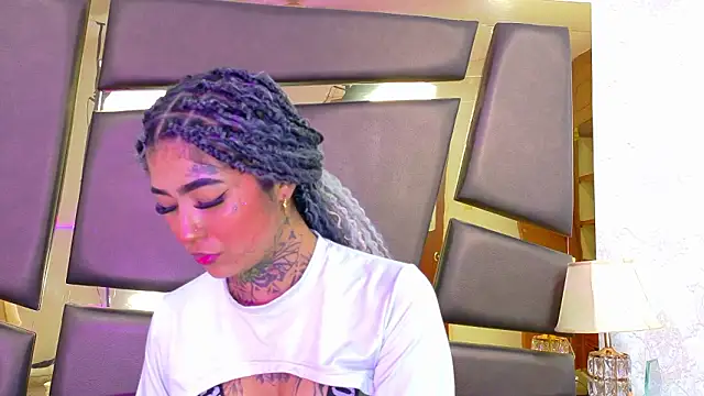 Snapshot of EmilieLake chatting on February 2026 07:35:01 PM EmilieLake online show from February 2026 07:35:01 PM