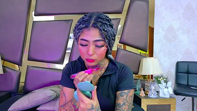 Snapshot of EmilieLake chatting on February 2026 08:20:02 PM EmilieLake online show from February 2026 08:20:02 PM