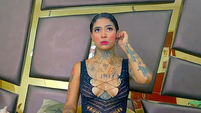 Snapshot of EmilieLake chatting on December 2025 09:15:01 PM EmilieLake online show from December 2025 09:15:01 PM