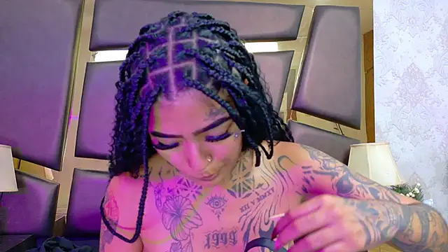 Snapshot of EmilieLake chatting on February 2026 07:38:01 PM EmilieLake online show from February 2026 07:38:01 PM