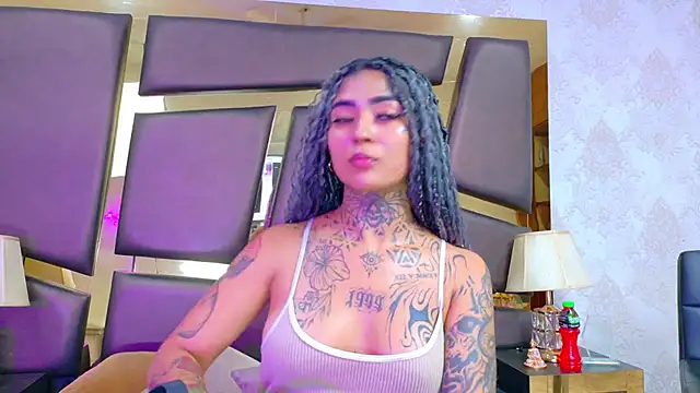 Snapshot of EmilieLake chatting on February 2026 07:35:02 PM EmilieLake online show from February 2026 07:35:02 PM