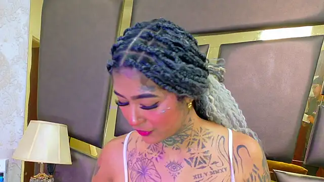 Snapshot of EmilieLake chatting on February 2026 08:03:02 PM EmilieLake online show from February 2026 08:03:02 PM